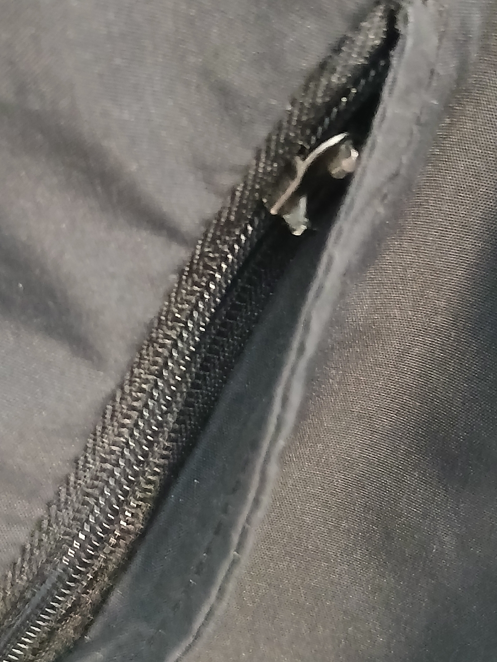 black SCOTTeVEST utility travel vest featuring a full-zip front READ - Picture 4 of 10
